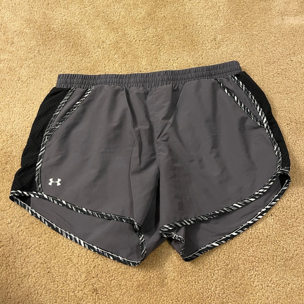 XL Under Armour Shorts with briefs and pockets